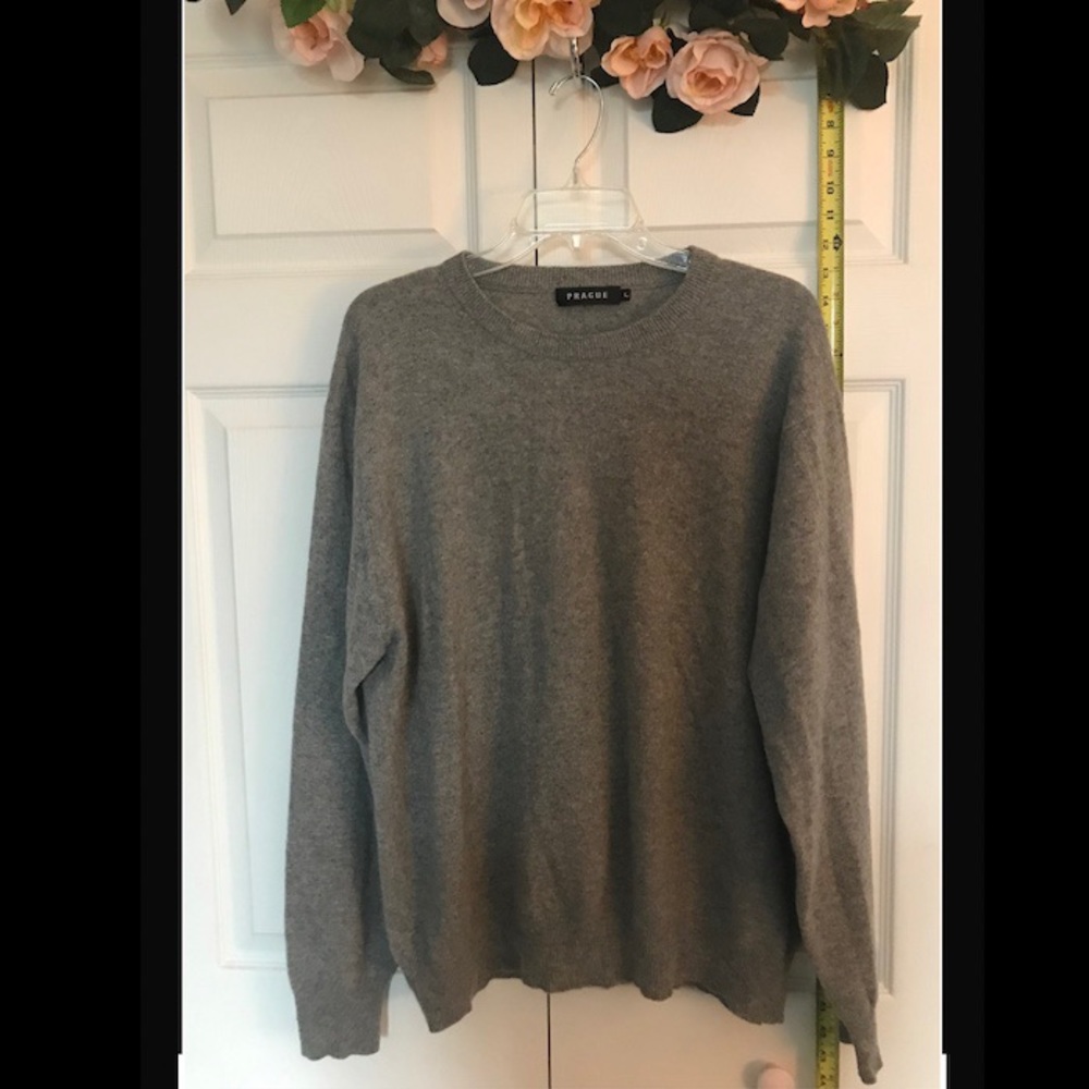 L light gray 100% Cashmere sweater